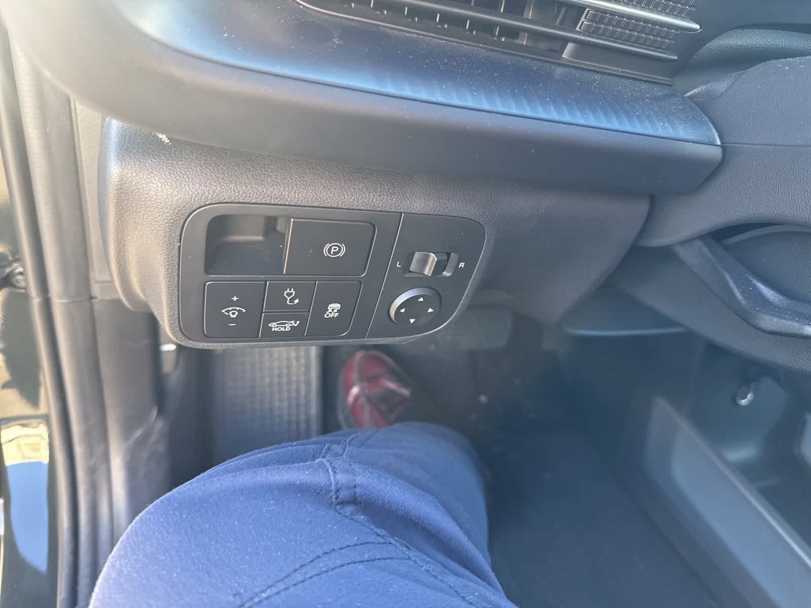 Thumbnail: 2023 Hyundai Ioniq 6 - 16