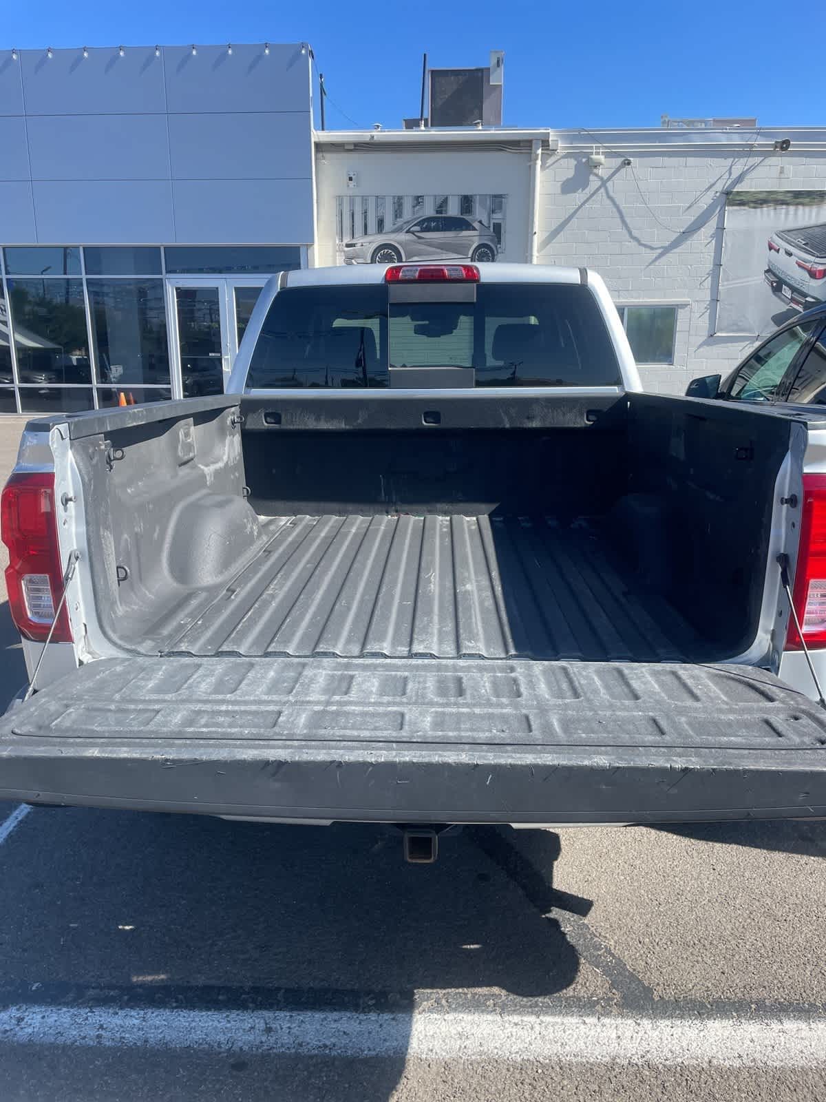 Thumbnail: 2017 Chevrolet Silverado 1500 - 16