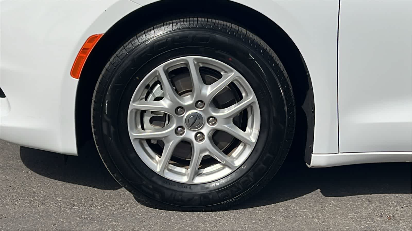 Thumbnail: 2023 Chrysler Voyager - 9