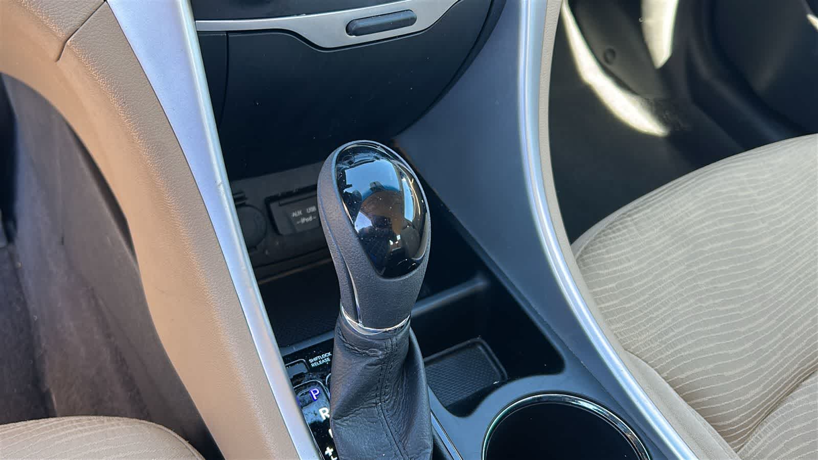 Thumbnail: 2012 Hyundai Sonata - 13