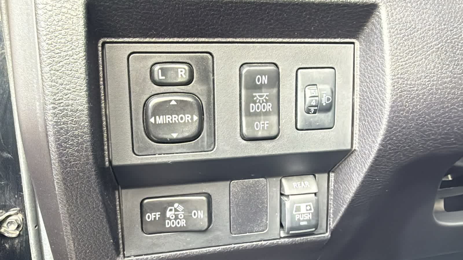 Thumbnail: 2014 Toyota Tundra - 30