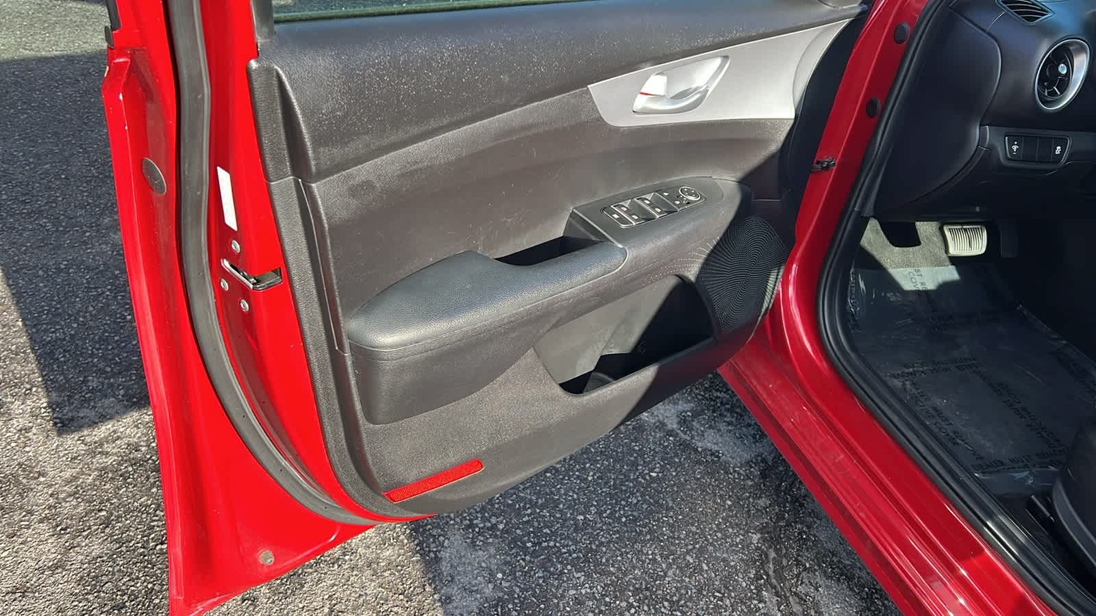 Thumbnail: 2023 Kia Forte - 23