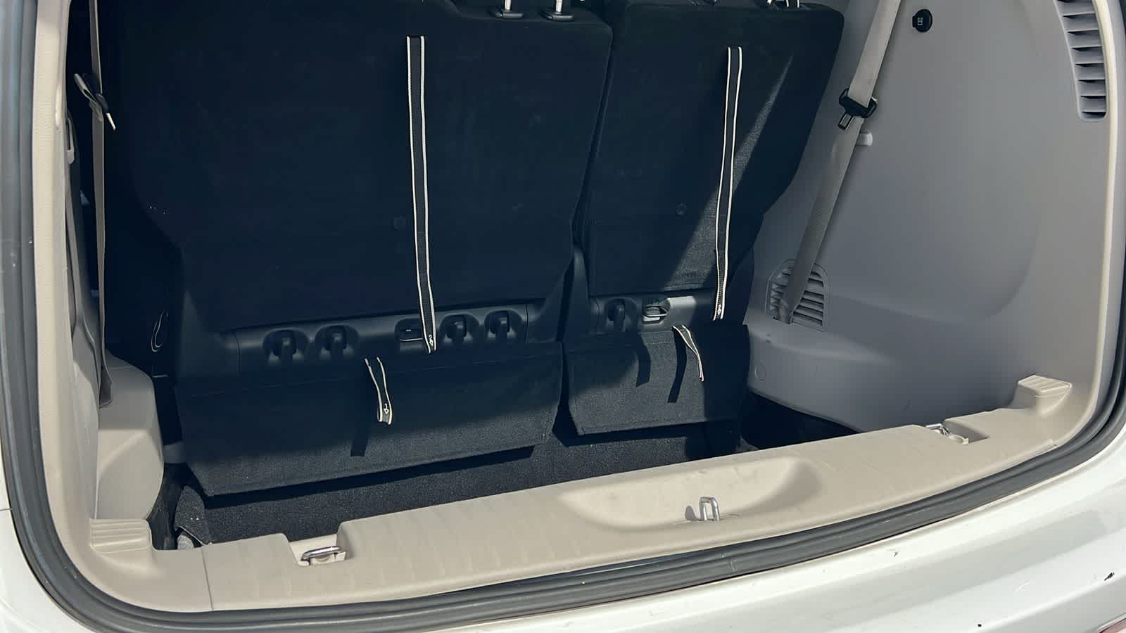 Thumbnail: 2023 Chrysler Voyager - 27