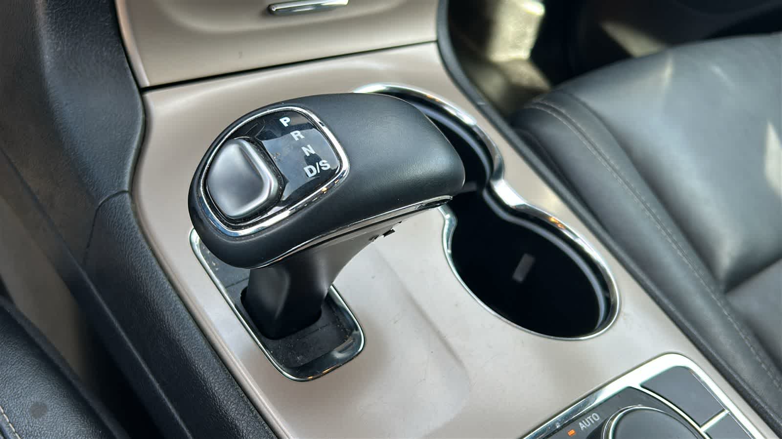 Thumbnail: 2015 Jeep Grand Cherokee - 12