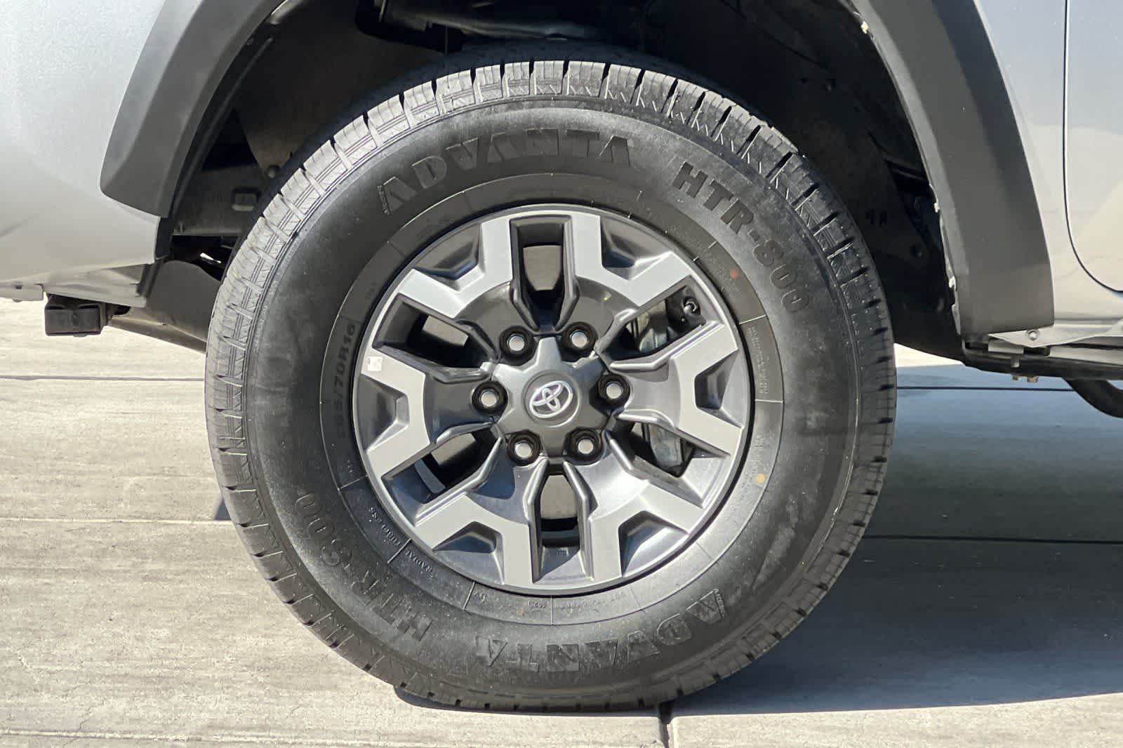 Thumbnail: 2020 Toyota Tacoma - 33
