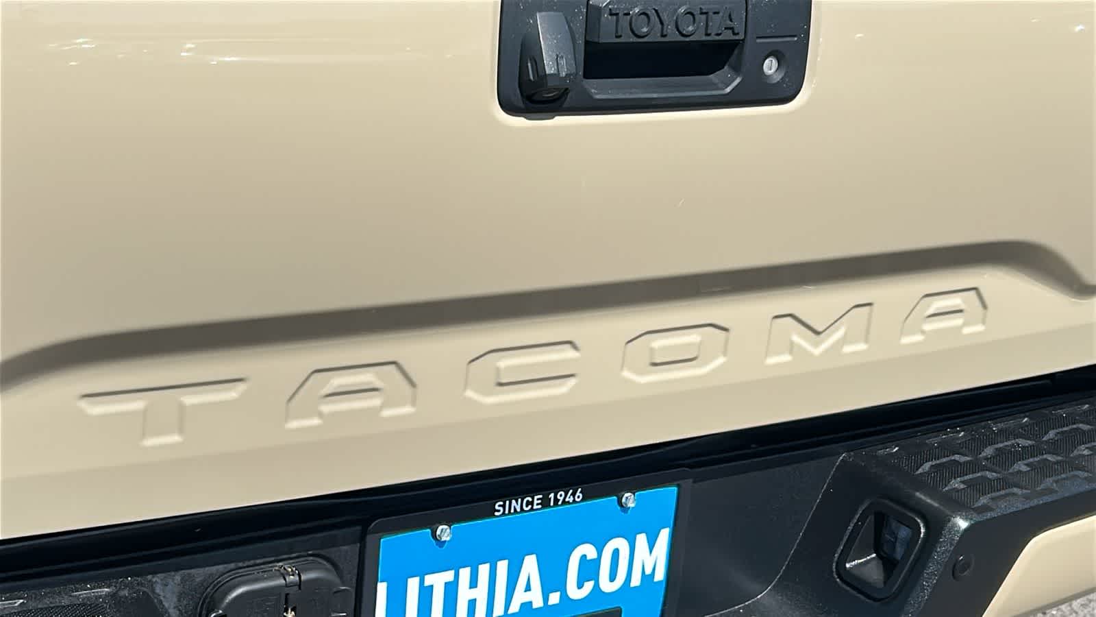 Thumbnail: 2018 Toyota Tacoma - 27