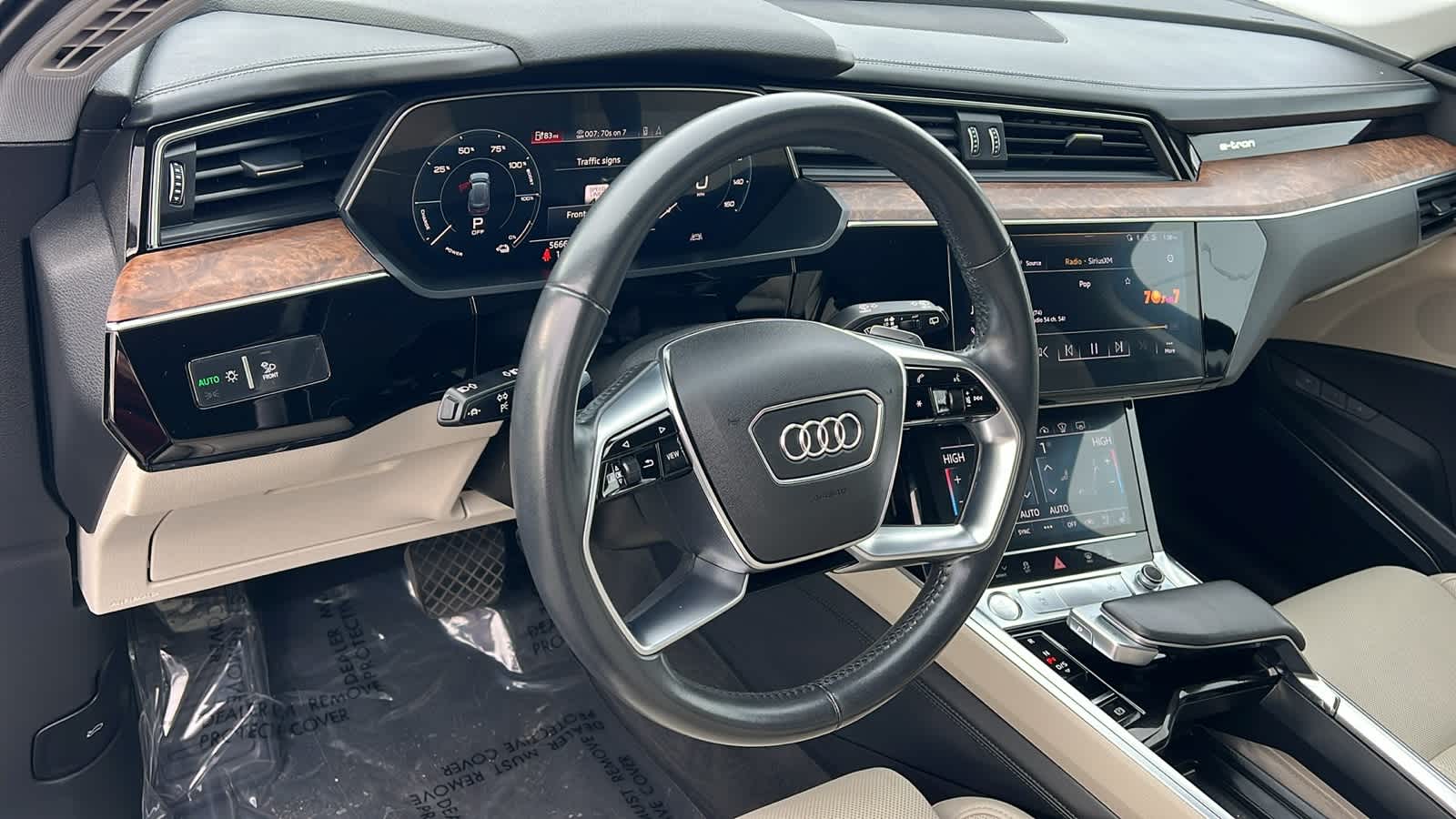 Thumbnail: 2019 Audi e-tron - 10