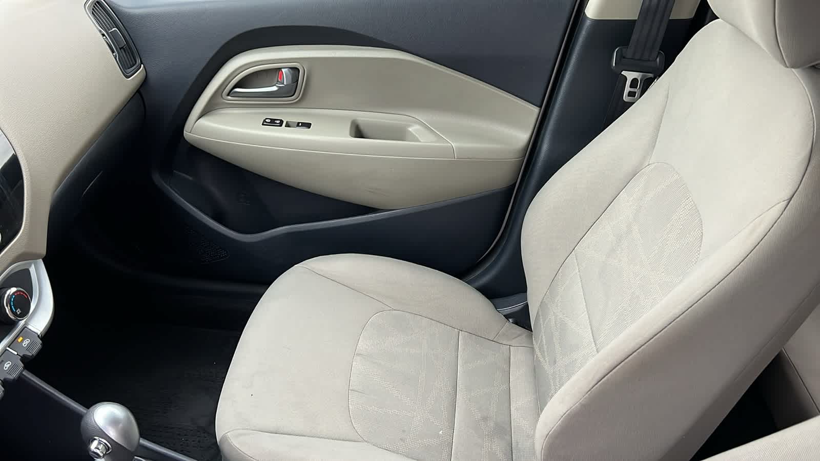 Thumbnail: 2016 Kia Rio - 12