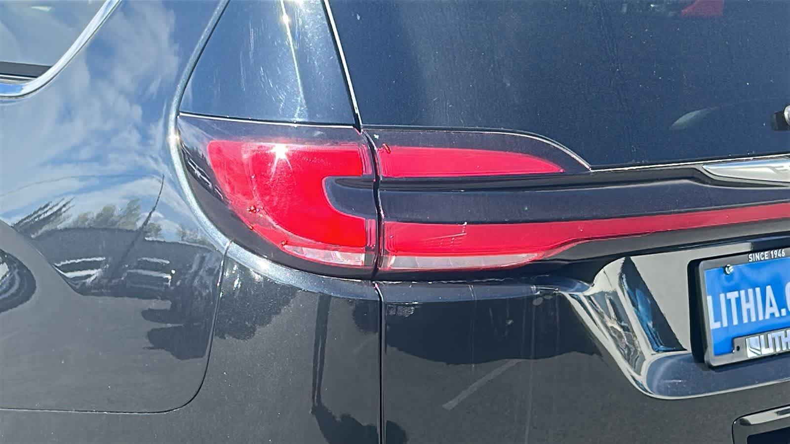 Thumbnail: 2023 Chrysler Pacifica - 9