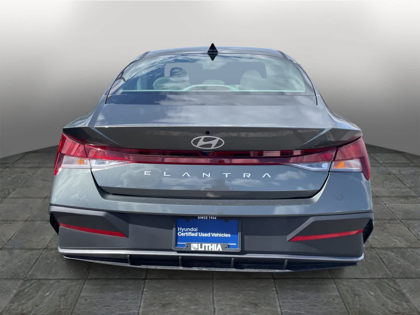 2025 Hyundai Elantra SE 3