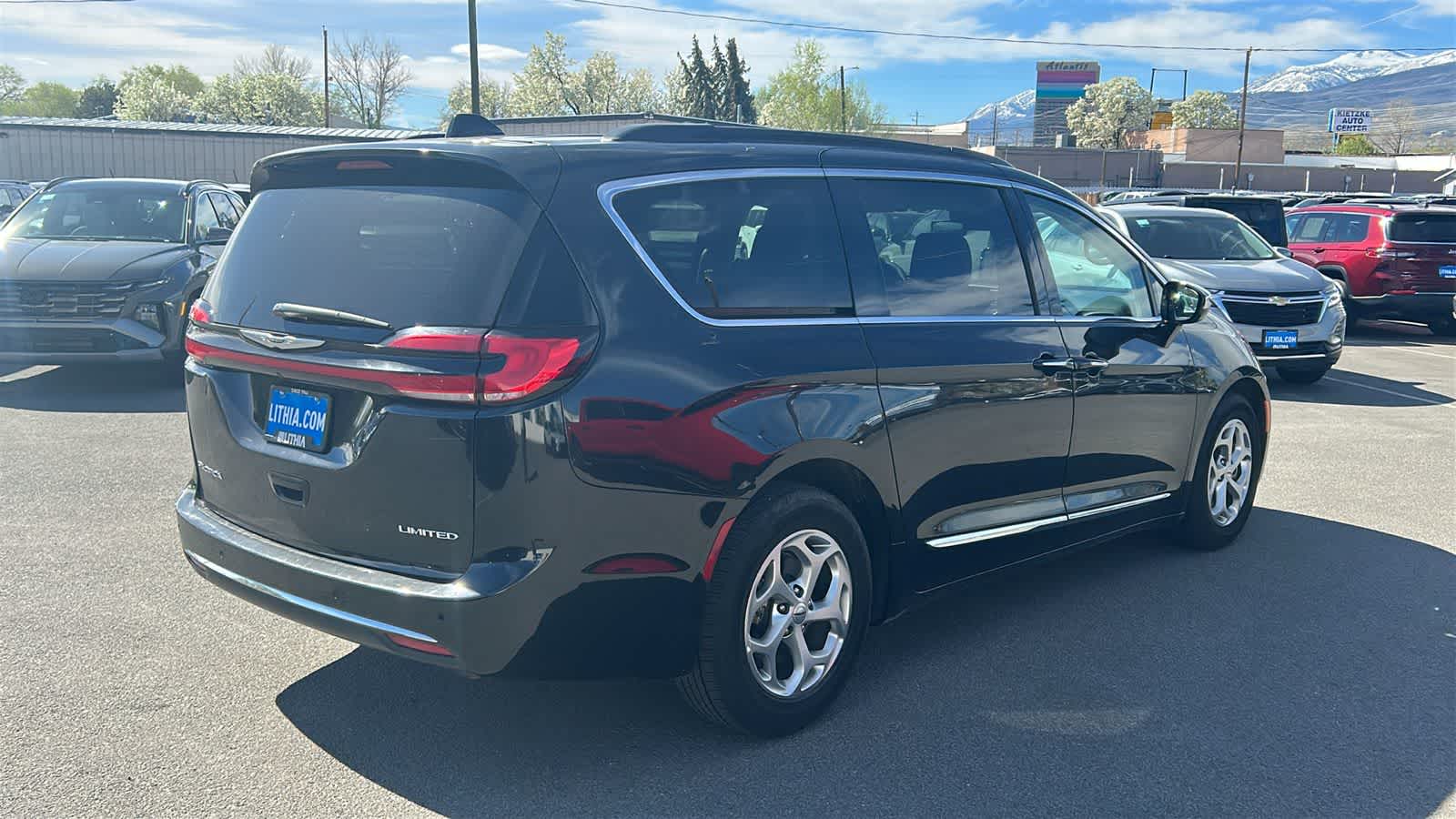 Thumbnail: 2023 Chrysler Pacifica - 14