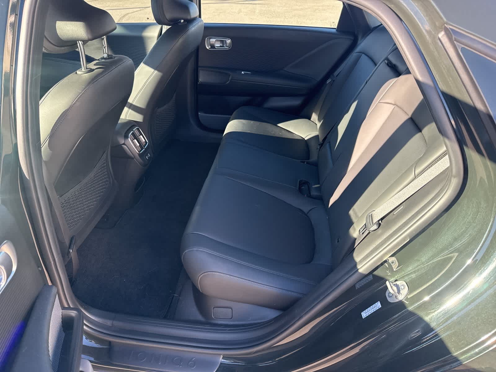 Thumbnail: 2023 Hyundai Ioniq 6 - 11