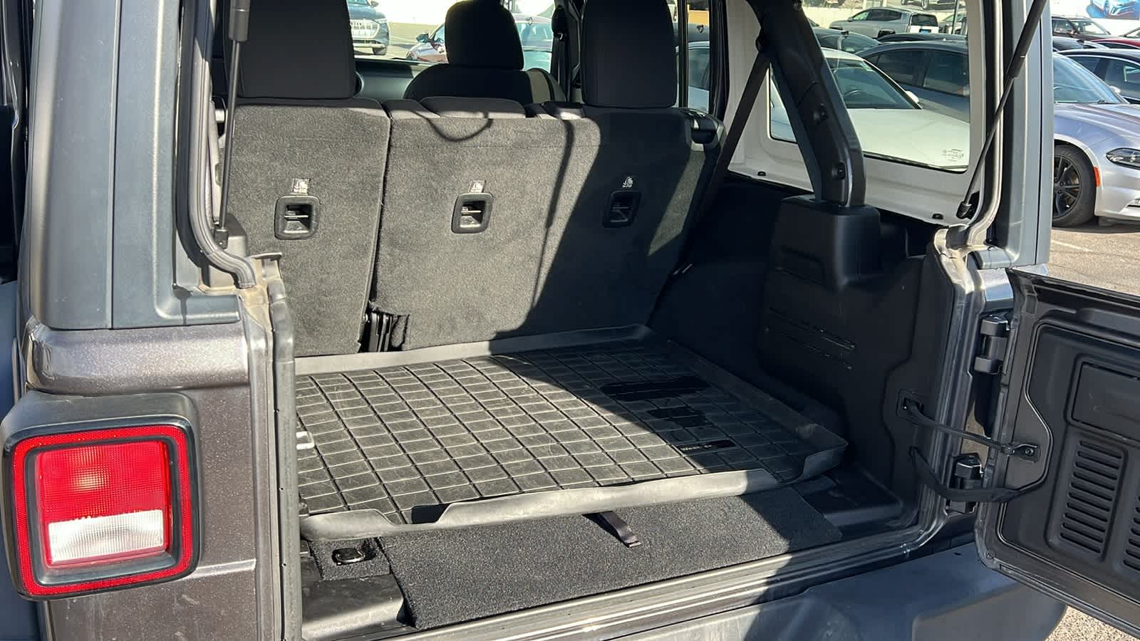 Thumbnail: 2019 Jeep Wrangler - 27