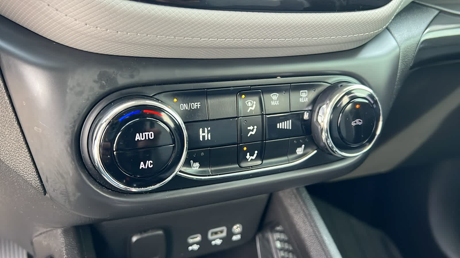 Thumbnail: 2021 Chevrolet TrailBlazer - 14