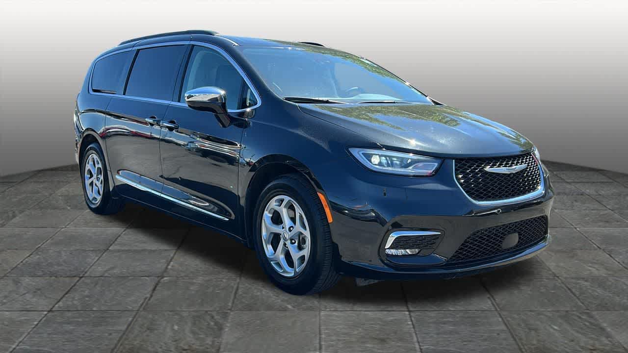 Thumbnail: 2023 Chrysler Pacifica - 3