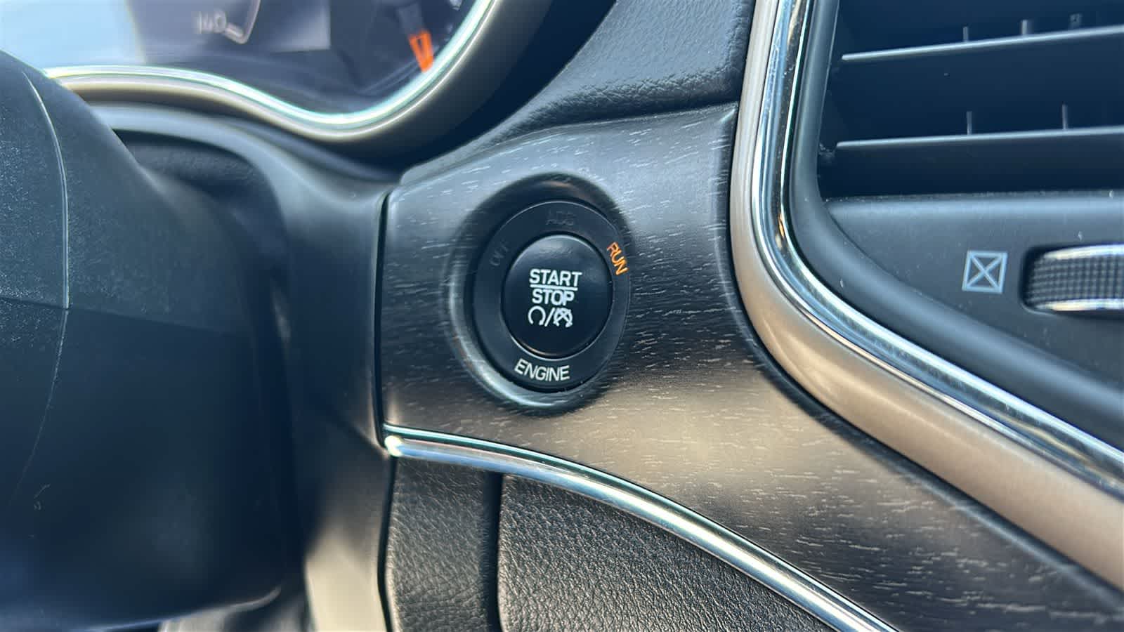 Thumbnail: 2015 Jeep Grand Cherokee - 16