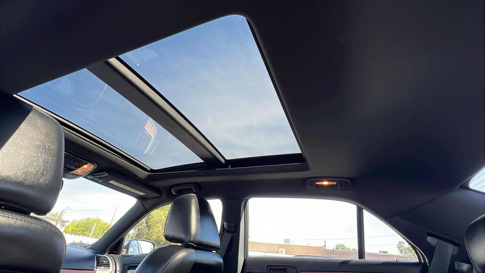 Thumbnail: 2016 Chrysler 300 - 31