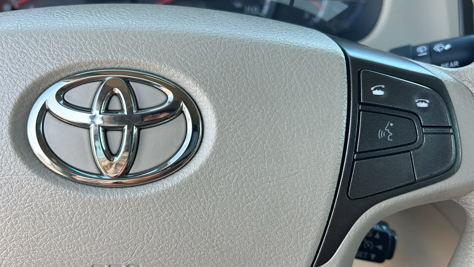 Thumbnail: 2011 Toyota Sienna - 20