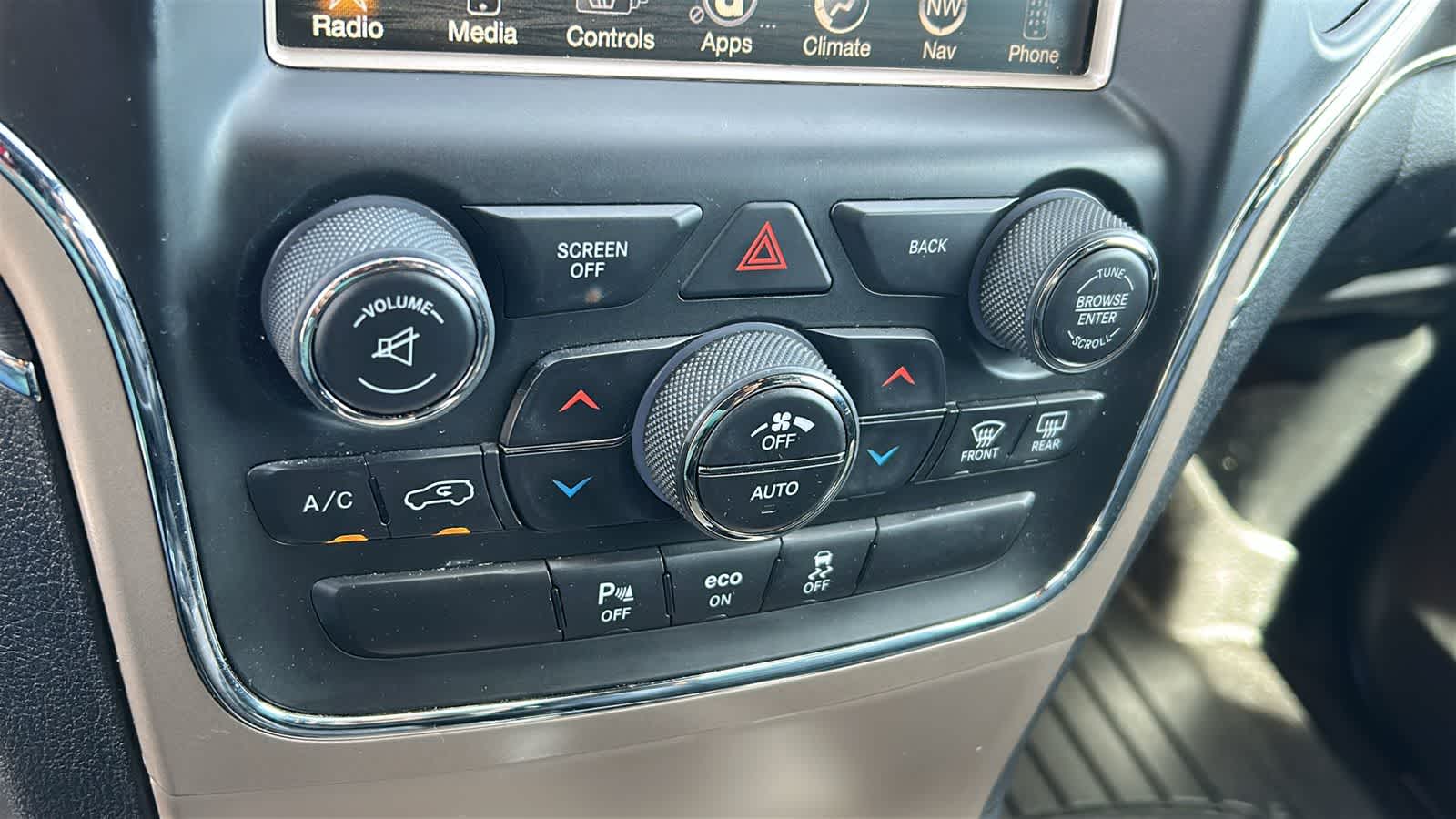 Thumbnail: 2015 Jeep Grand Cherokee - 13