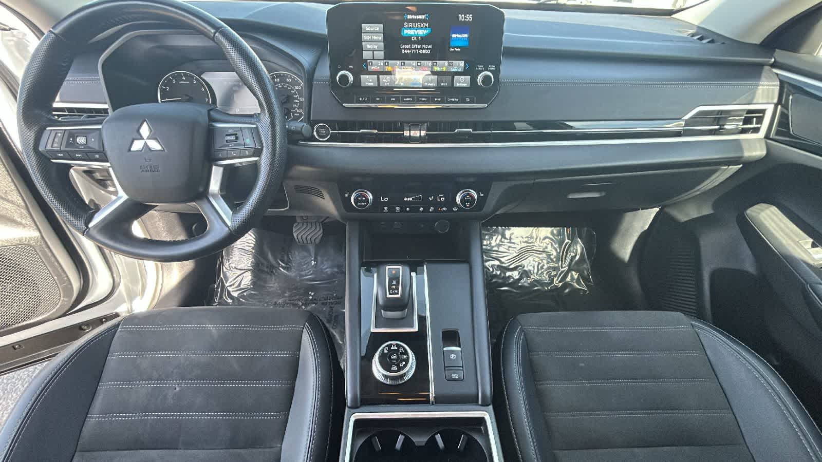 Thumbnail: 2024 Mitsubishi Outlander - 26