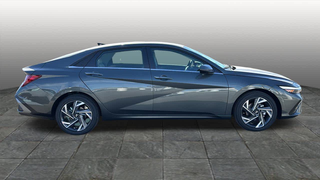 Thumbnail: 2026 Hyundai Elantra - 4