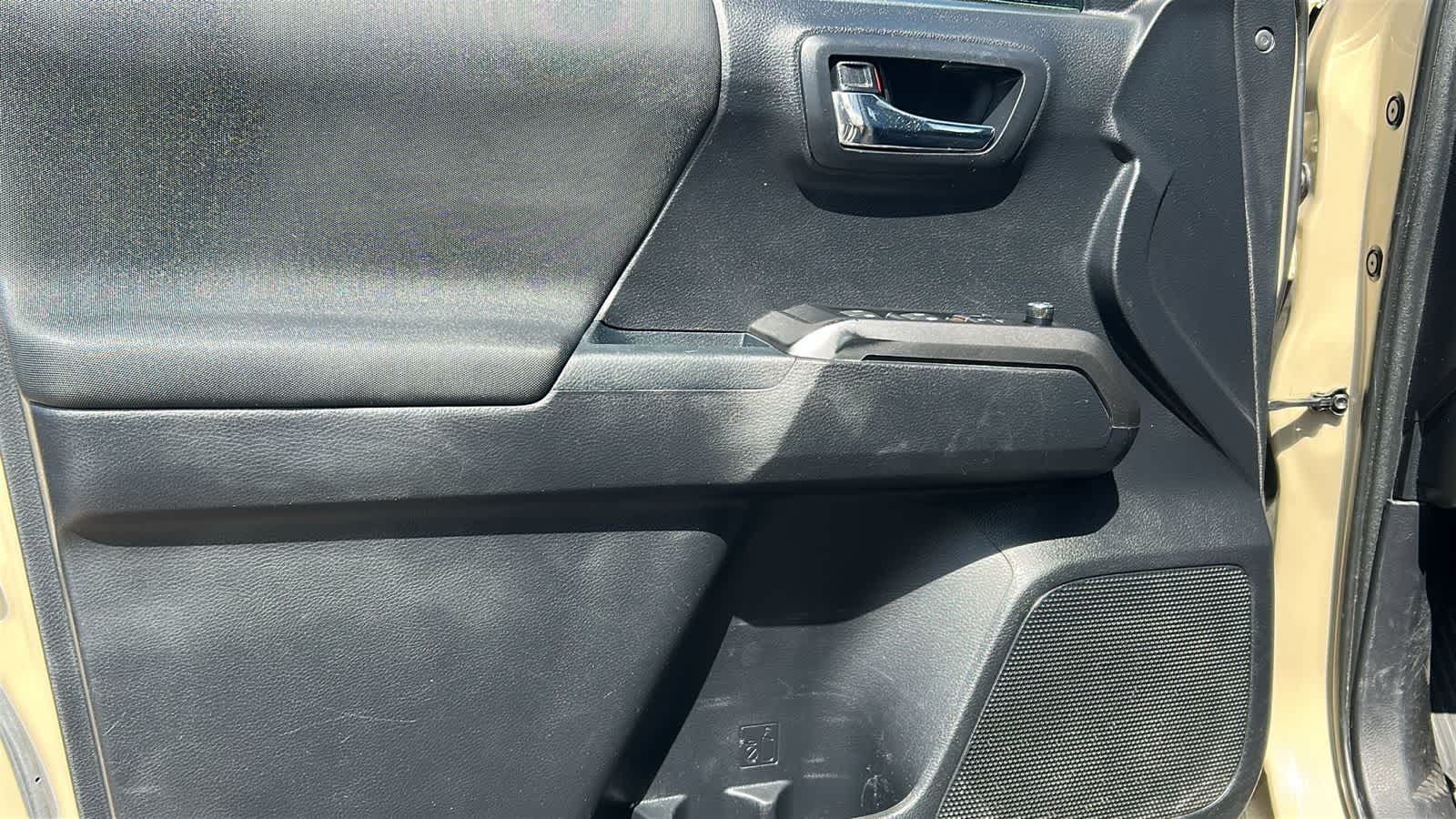 Thumbnail: 2018 Toyota Tacoma - 22