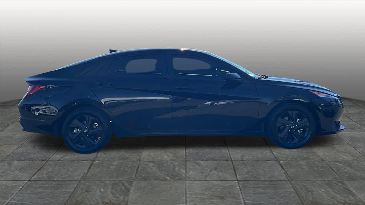 Thumbnail: 2023 Hyundai Elantra - 4