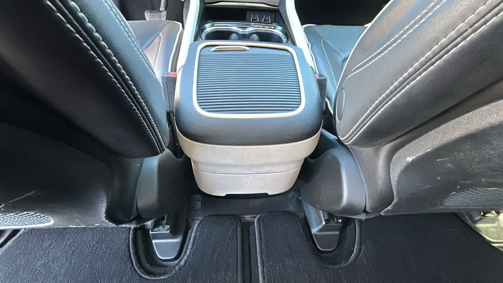 Thumbnail: 2023 Chrysler Pacifica - 25