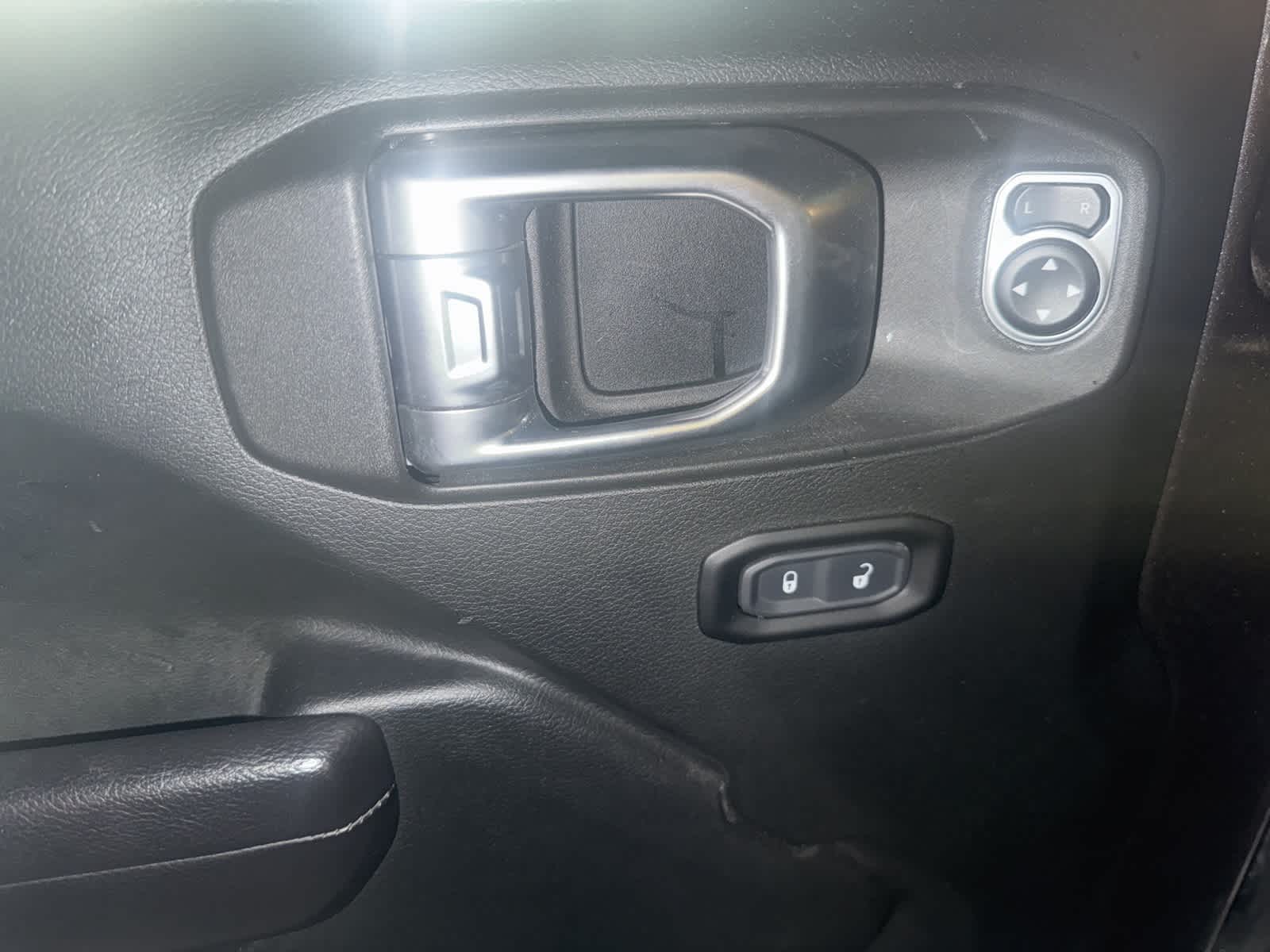 Thumbnail: 2019 Jeep Wrangler - 12