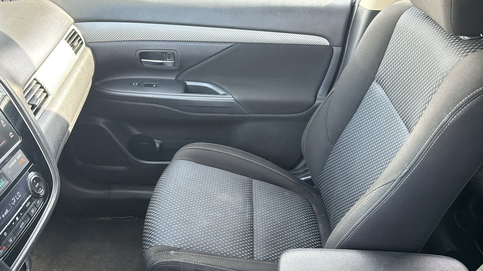 Thumbnail: 2018 Mitsubishi Outlander - 12