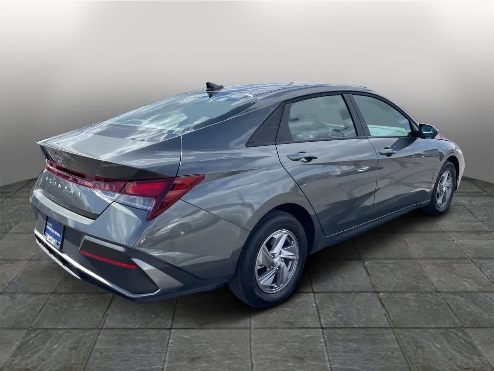 2025 Hyundai Elantra SE 4