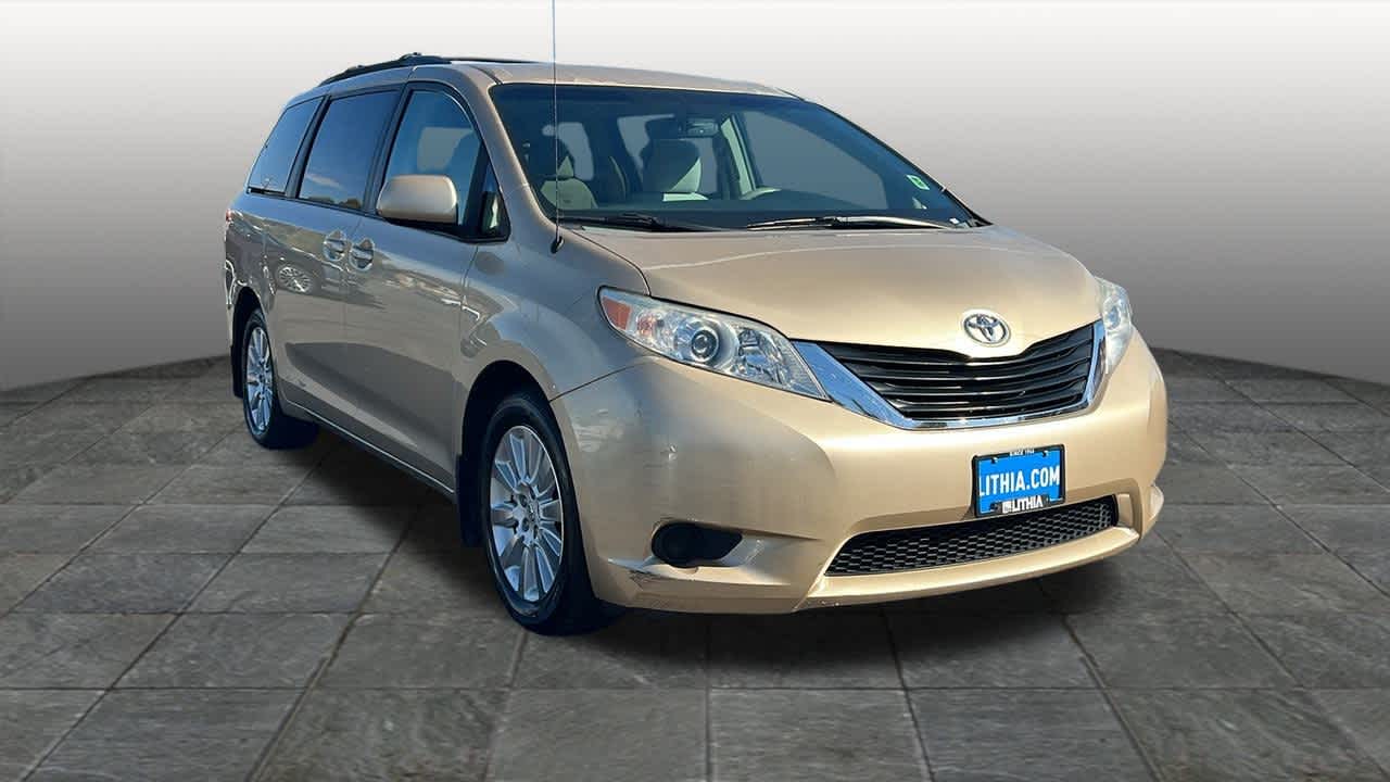 Thumbnail: 2011 Toyota Sienna - 3