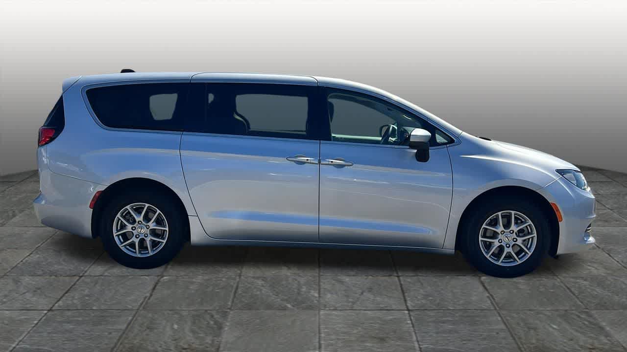 Thumbnail: 2023 Chrysler Voyager - 4