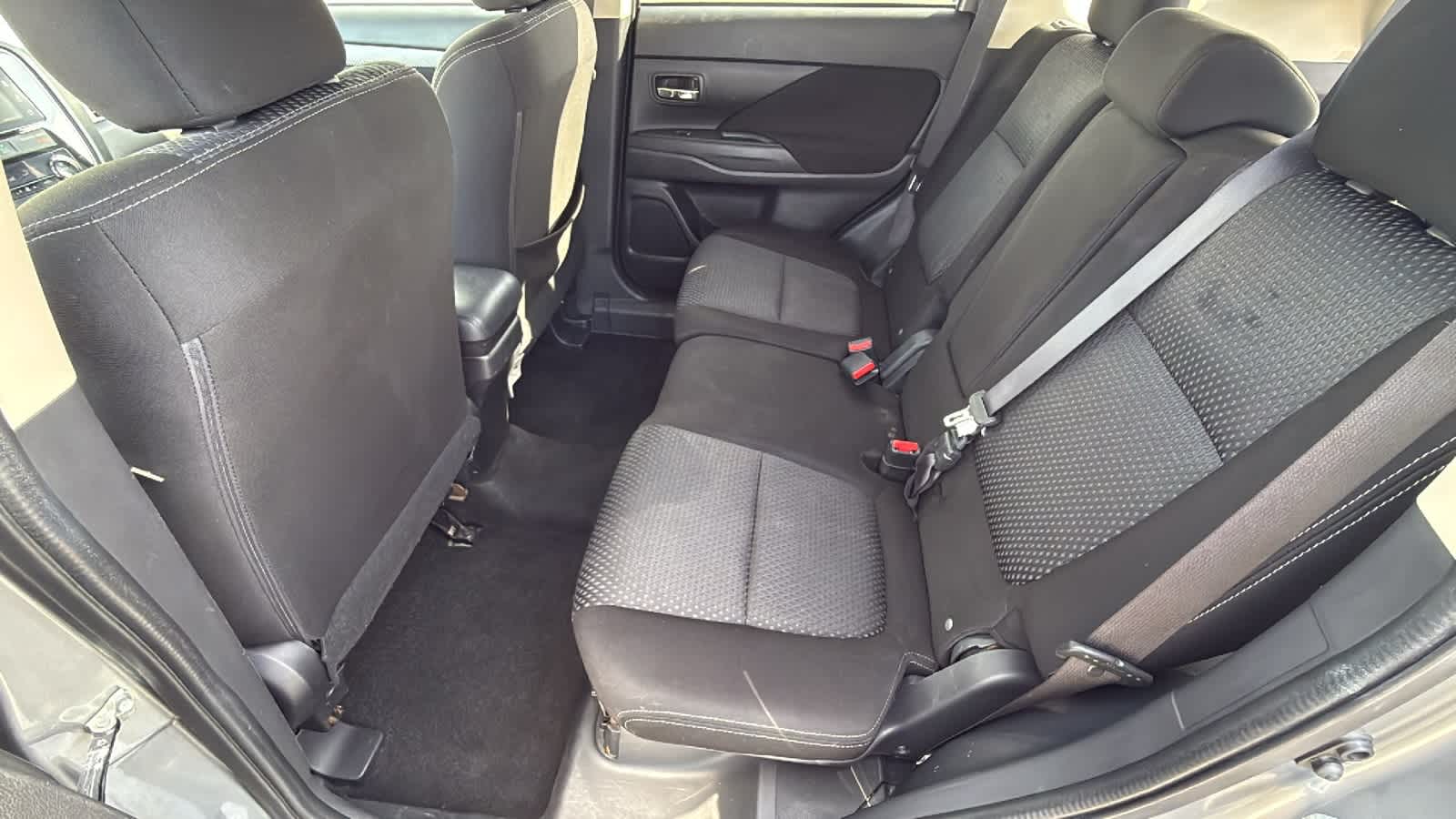 Thumbnail: 2018 Mitsubishi Outlander - 24