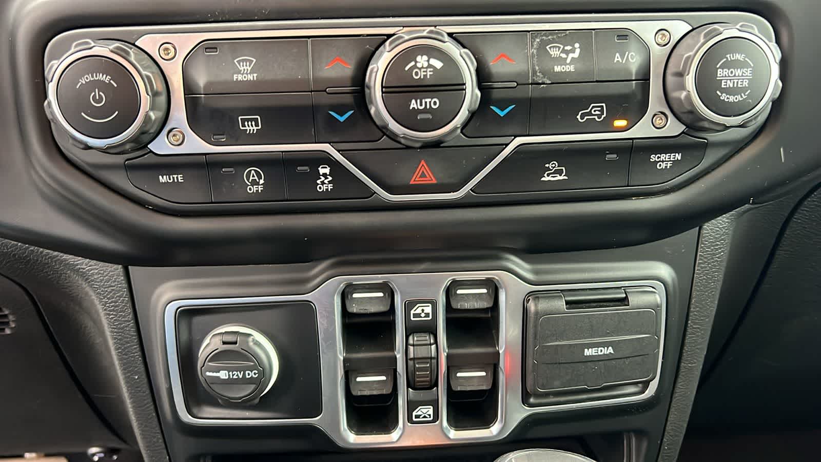 Thumbnail: 2023 Jeep Gladiator - 14