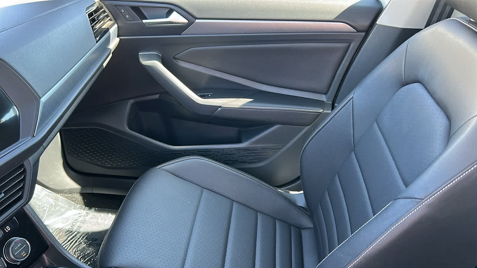 Thumbnail: 2024 Volkswagen Jetta - 12