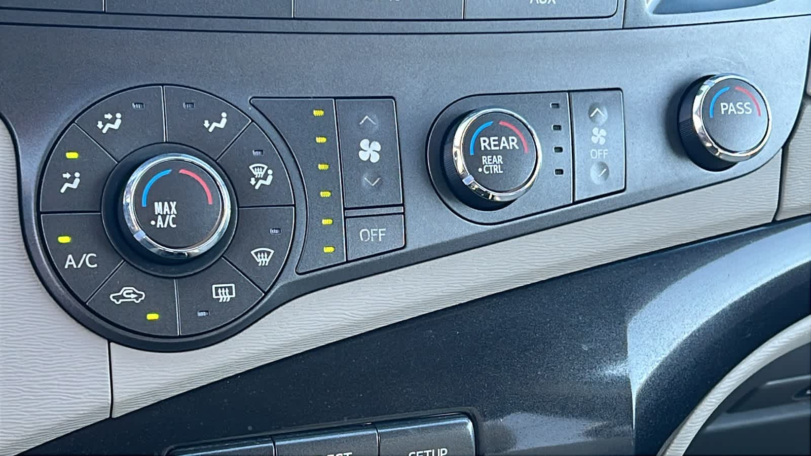 Thumbnail: 2011 Toyota Sienna - 14