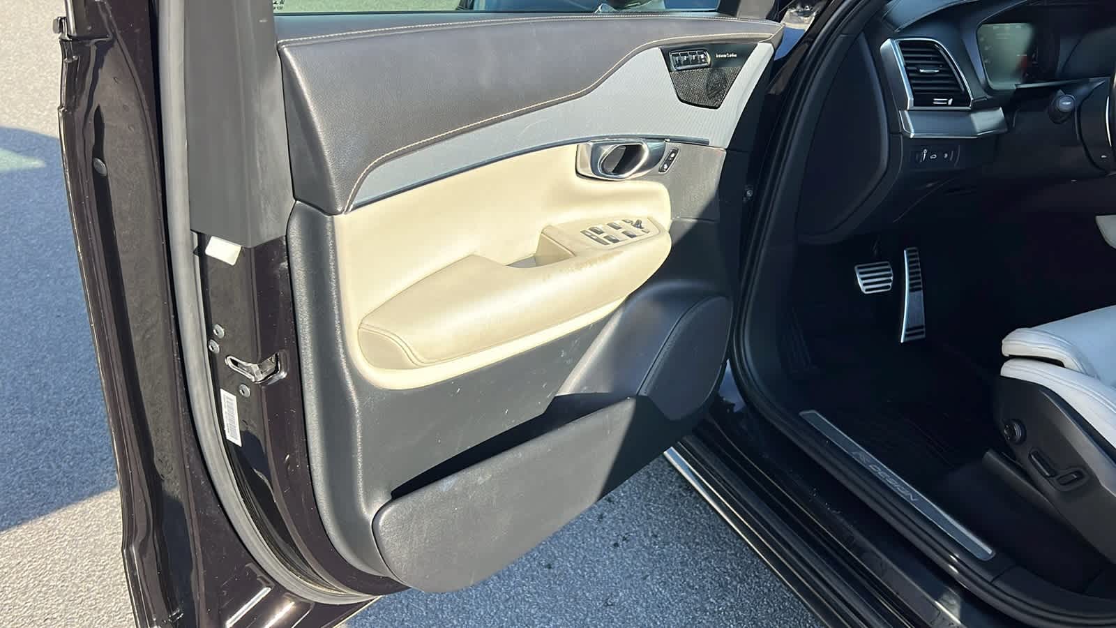 Thumbnail: 2020 Volvo XC90 - 23