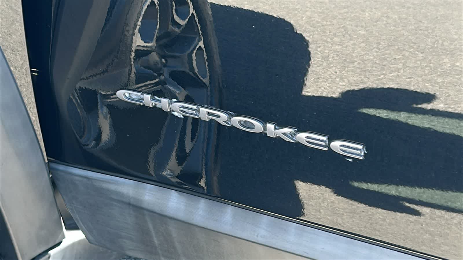 Thumbnail: 2020 Jeep Cherokee - 27