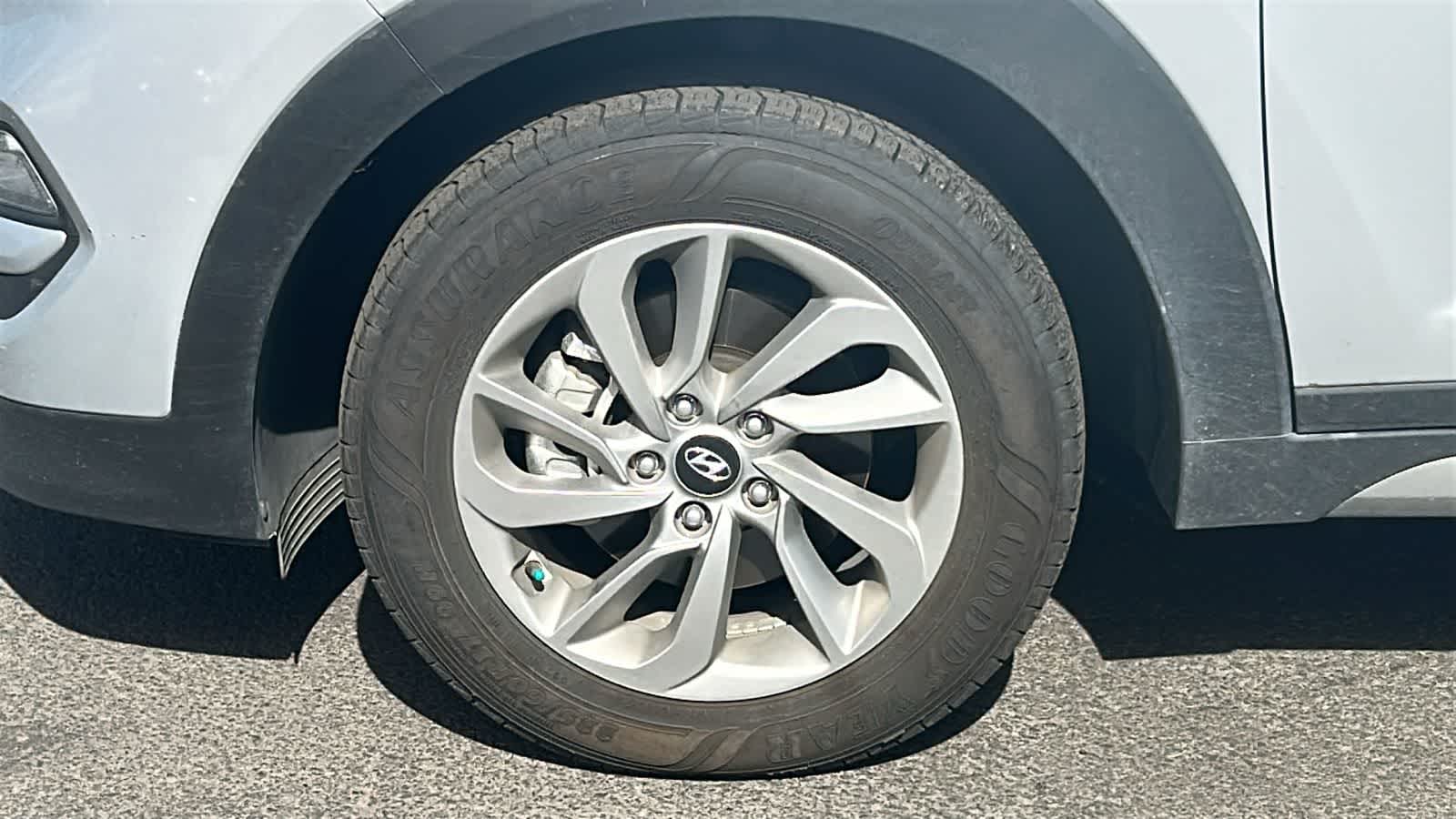 Thumbnail: 2017 Hyundai Tucson - 4