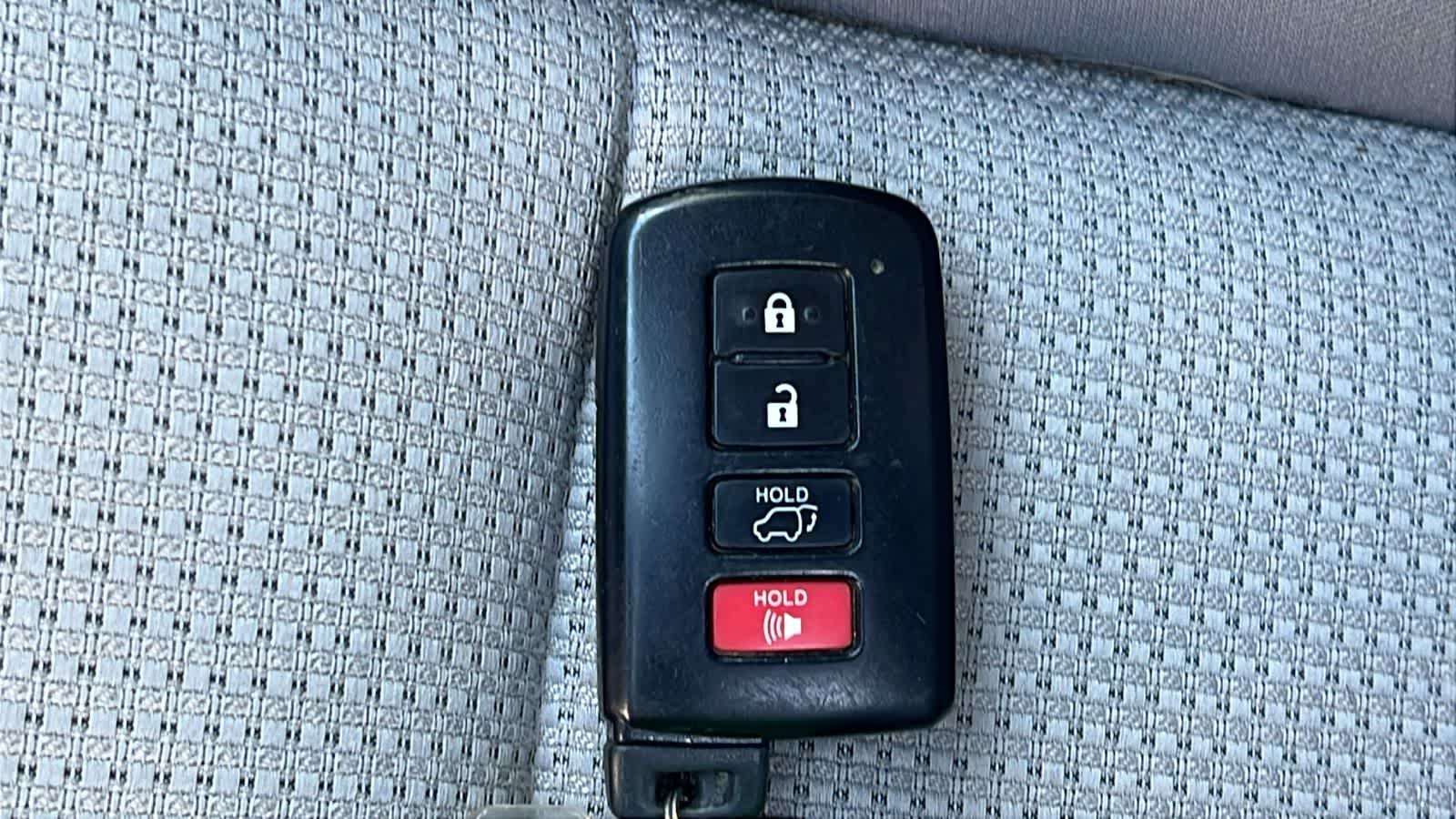 Thumbnail: 2018 Toyota RAV4 - 29