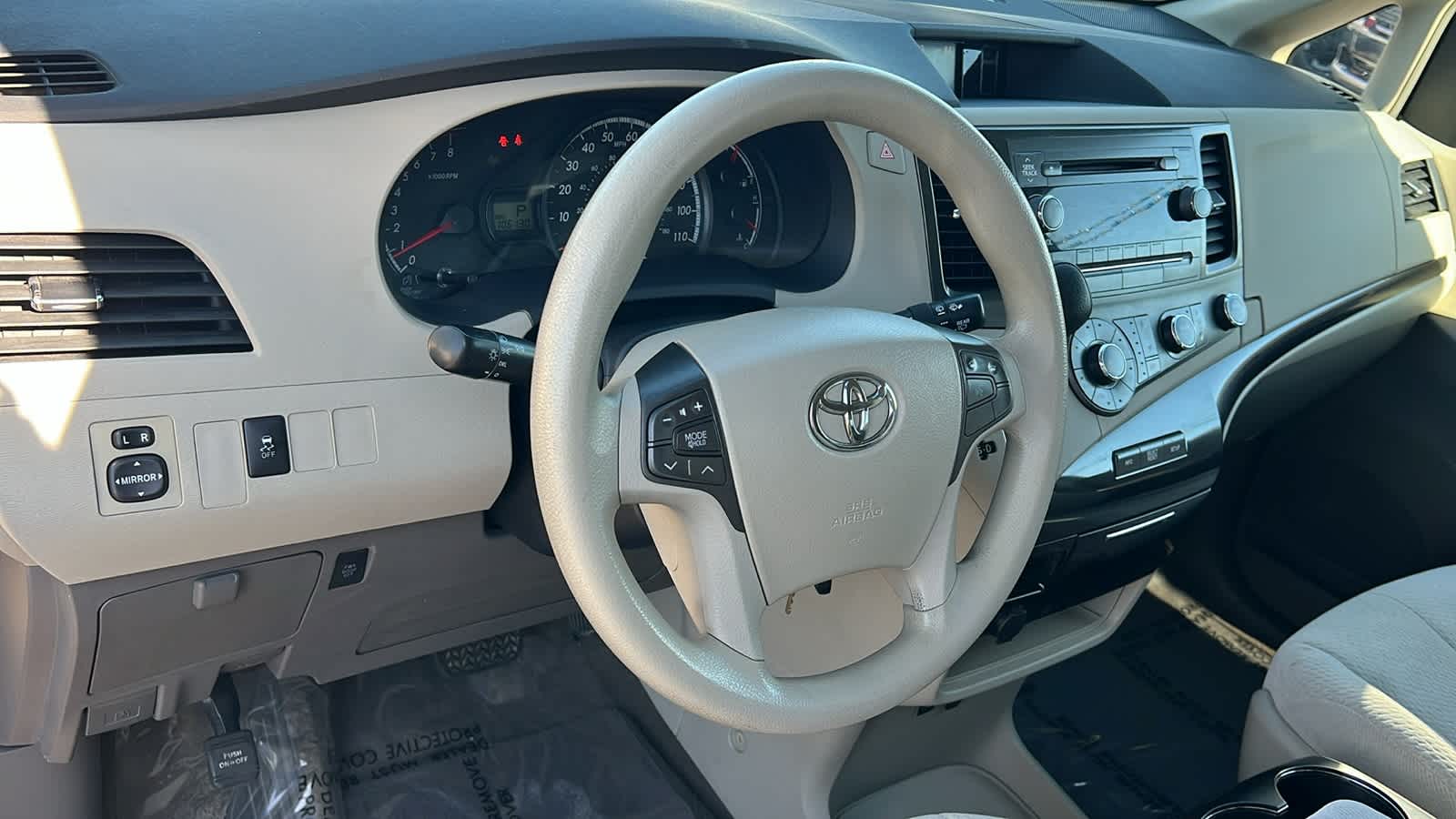 Thumbnail: 2011 Toyota Sienna - 10