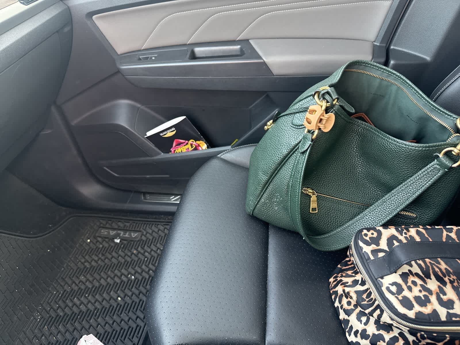 Thumbnail: 2023 Volkswagen Atlas - 21