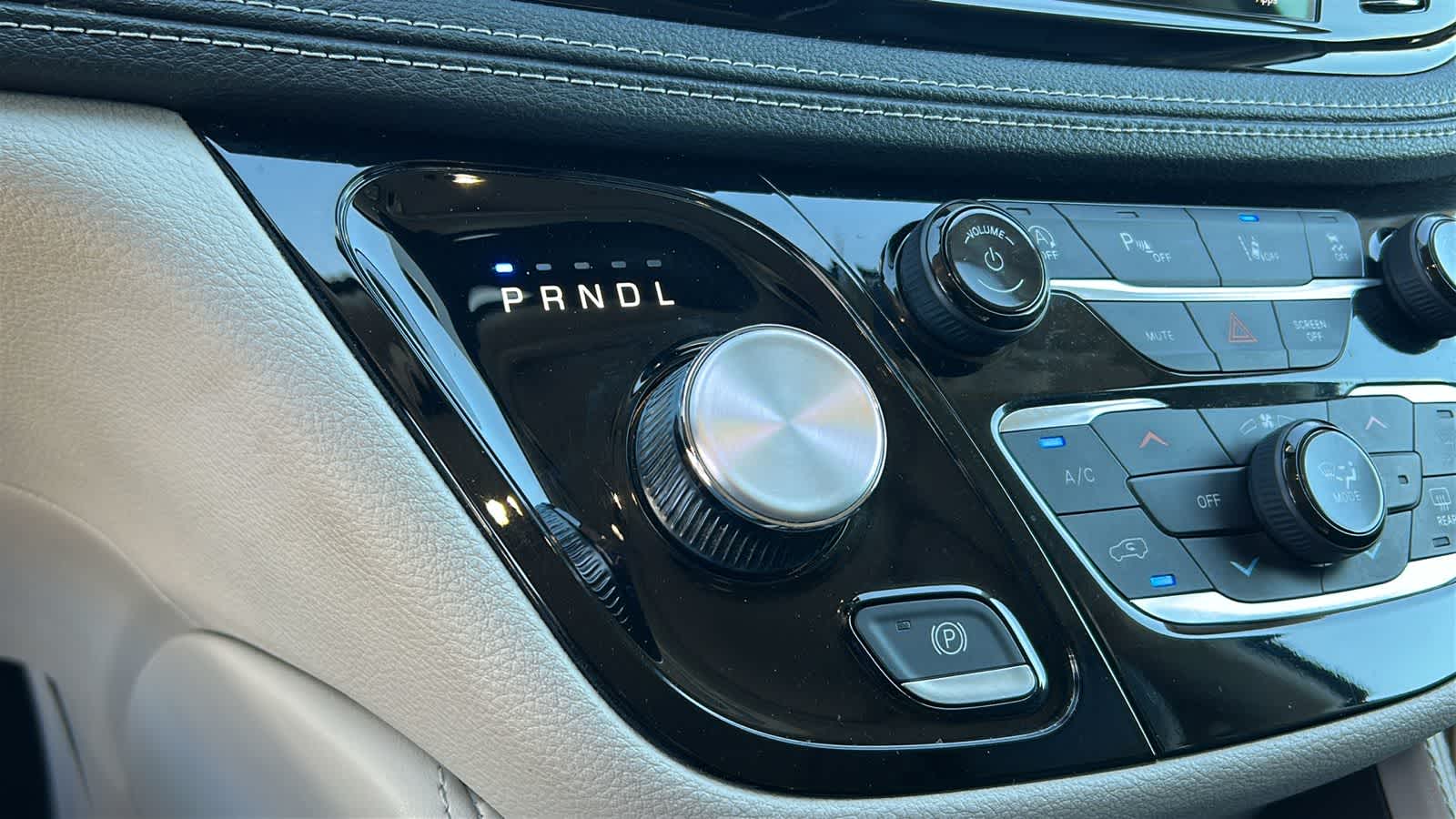 Thumbnail: 2023 Chrysler Pacifica - 13