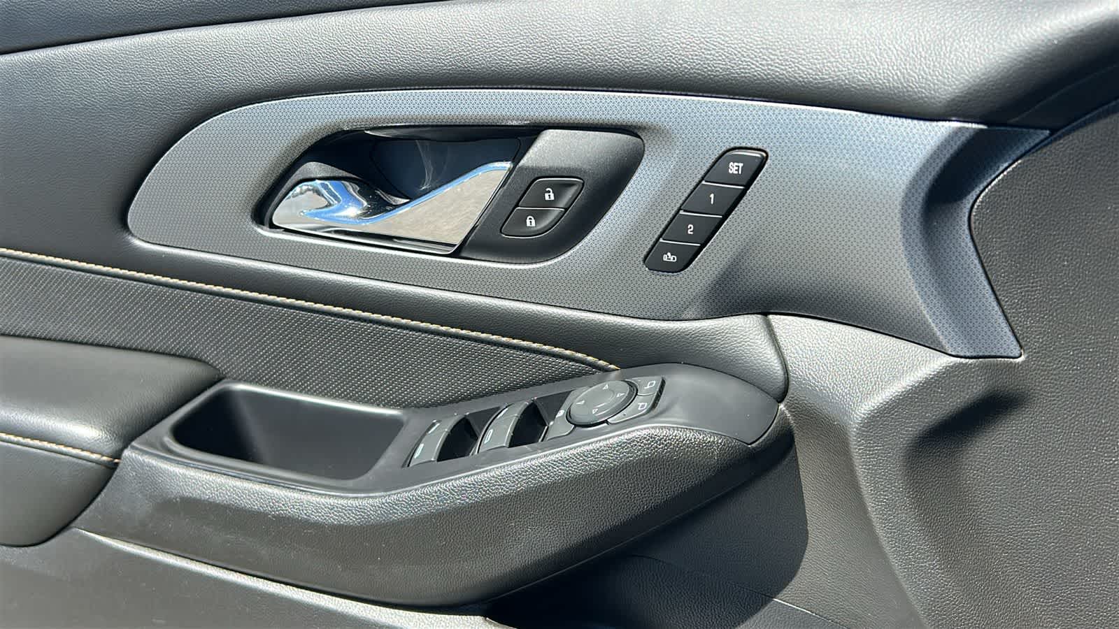 Thumbnail: 2021 Chevrolet Traverse - 22
