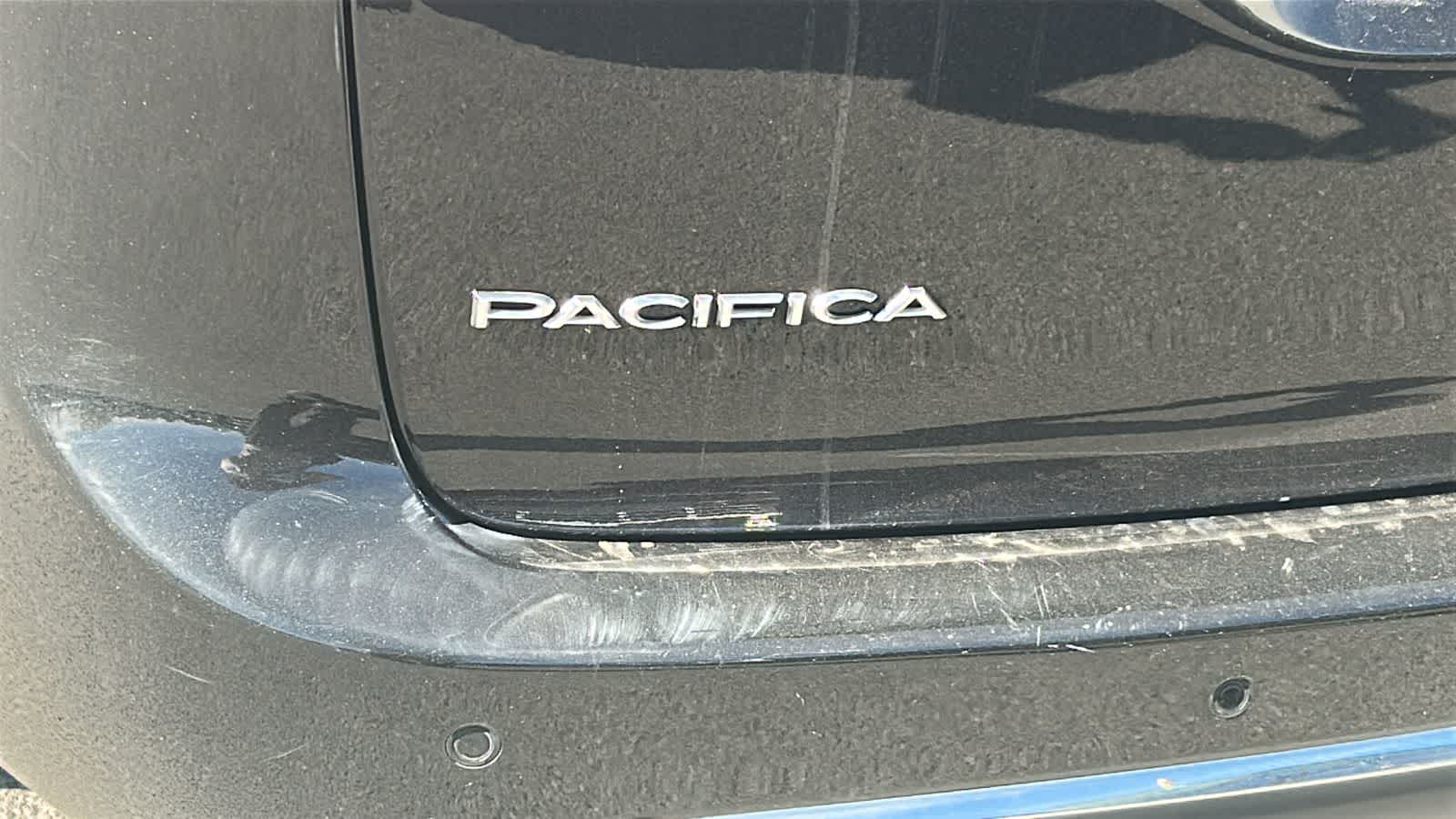 Thumbnail: 2023 Chrysler Pacifica - 10
