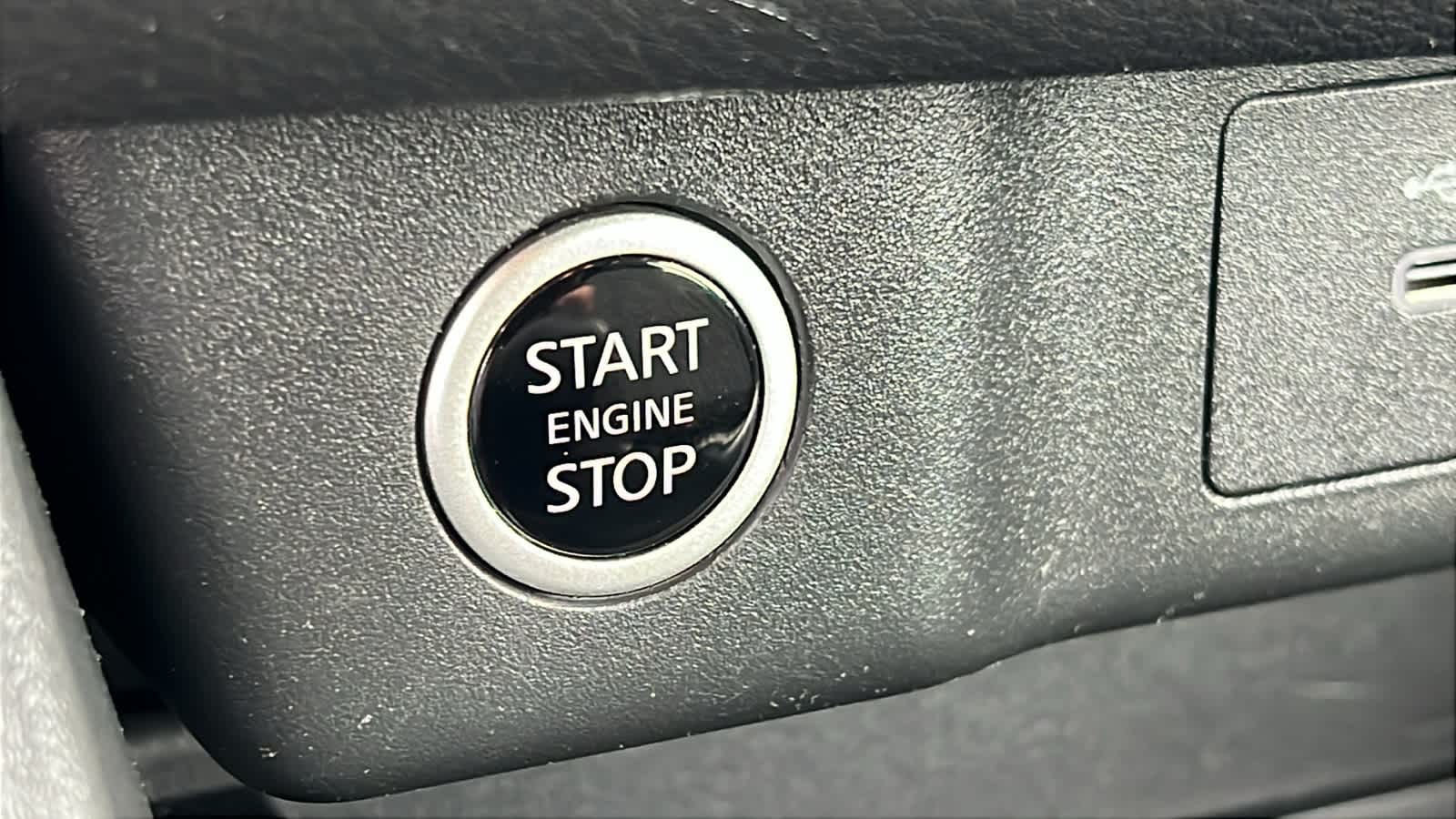 2023 Nissan Rogue SV 17