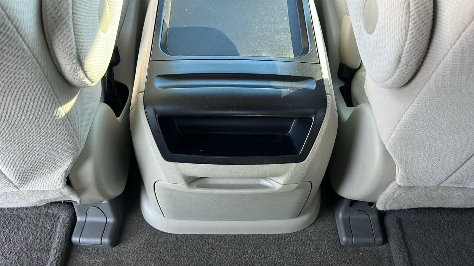 Thumbnail: 2011 Toyota Sienna - 25