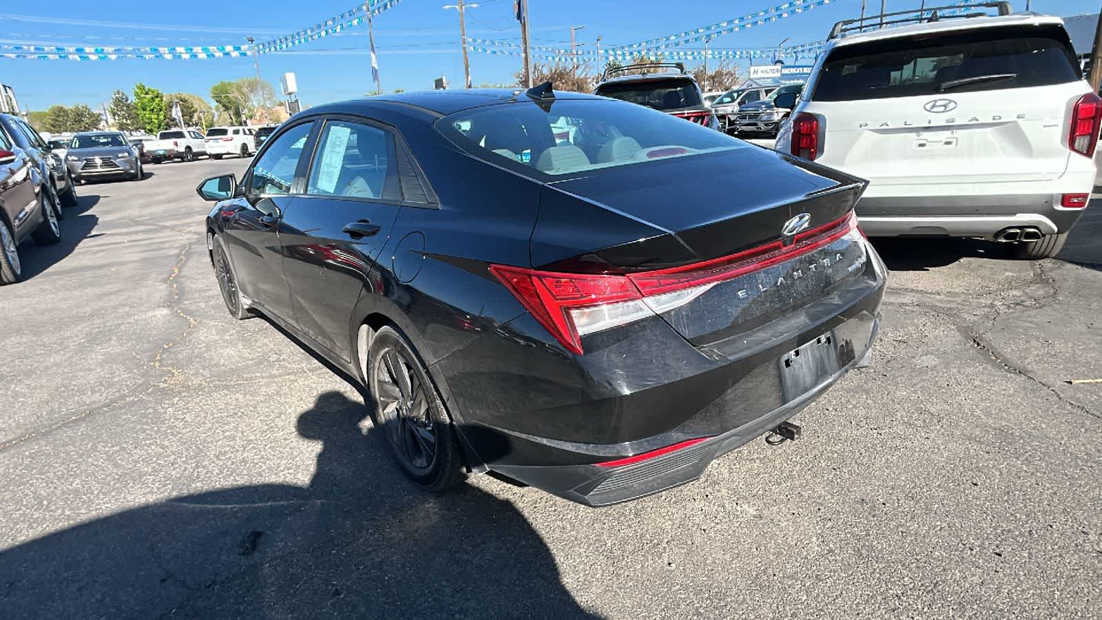 Thumbnail: 2022 Hyundai Elantra - 8