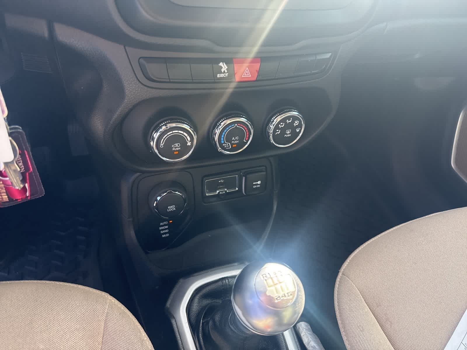 Thumbnail: 2015 Jeep Renegade - 19